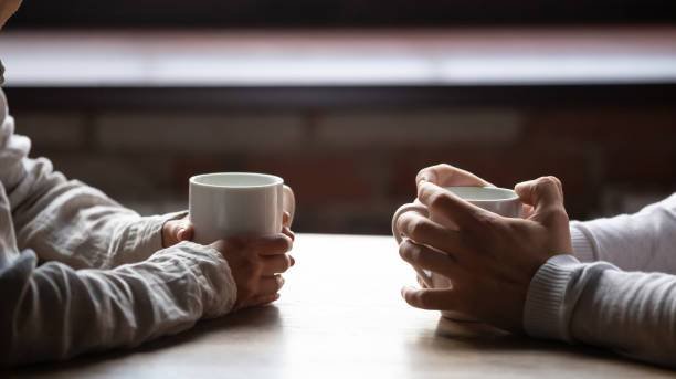 pareja tomando cafe